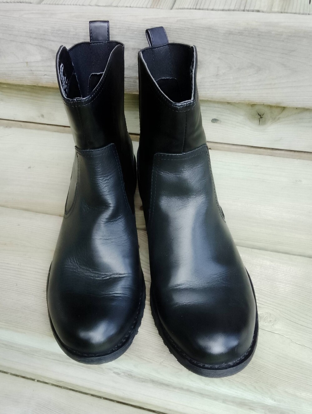 Hush Puppies Women's Black Leather Chukka BootsWomens